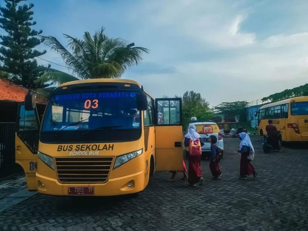 Bus Sekolah Surabaya Layani 5.665 Siswa pada November 2024