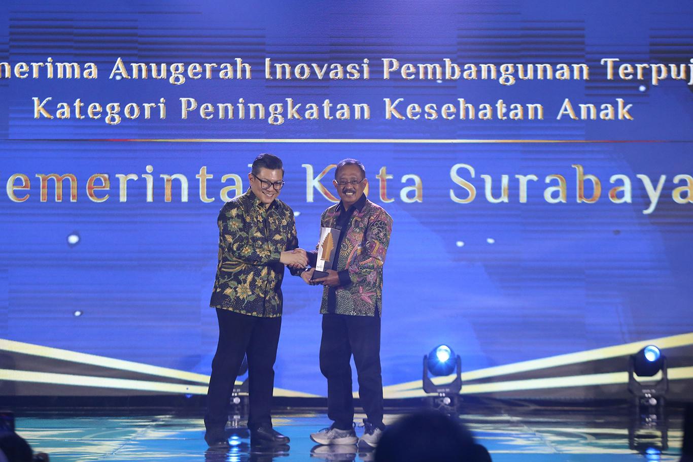 Pemkot Surabaya Raih Penghargaan Inovasi Peningkatan Kesehatan Anak