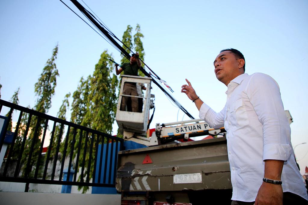 3,5 Tahun Eri Cahyadi-Armuji, Pasang 113.426 PJU di Perkampungan Surabaya