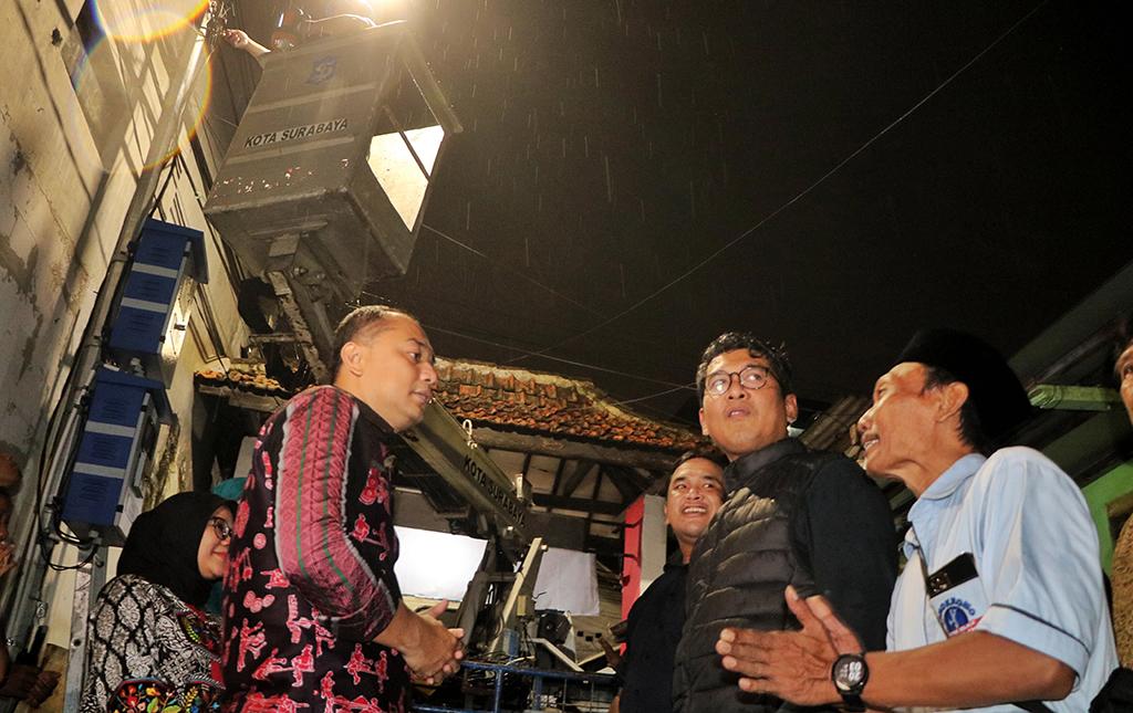 Surabaya Bebas Gelap dengan Pemasangan Ribuan PJU