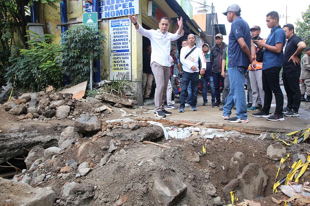 Percepatan Pembangunan Crossing Jalan Karah Dikerjakan 24 Jam