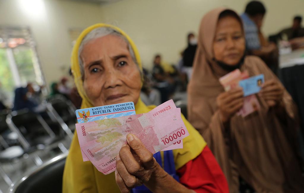 Pemkot Surabaya Mulai Salurkan BLT Permakanan Rp200 Ribu