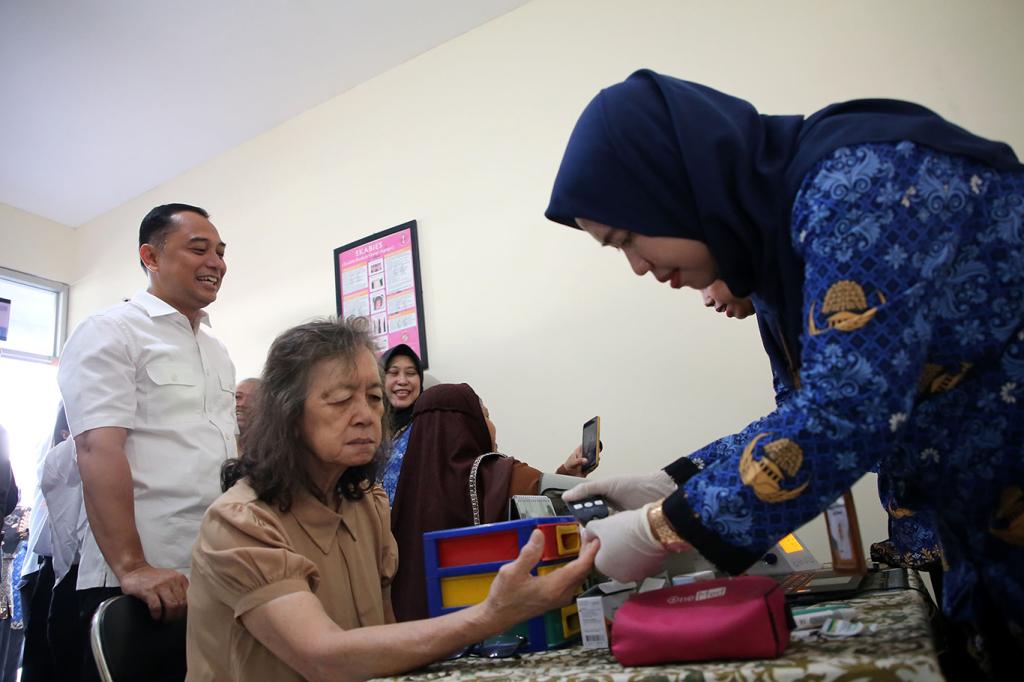 Komitmen Pemkot Surabaya Tingkatkan Kesehatan Masyarakat secara Holistik