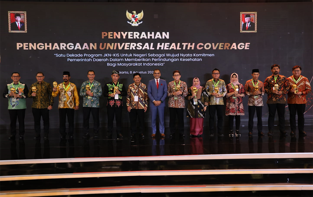 Pemkot Surabaya Raih UHC Award, Gerojok Rp500 Miliar untuk Warga Berobat Gratis